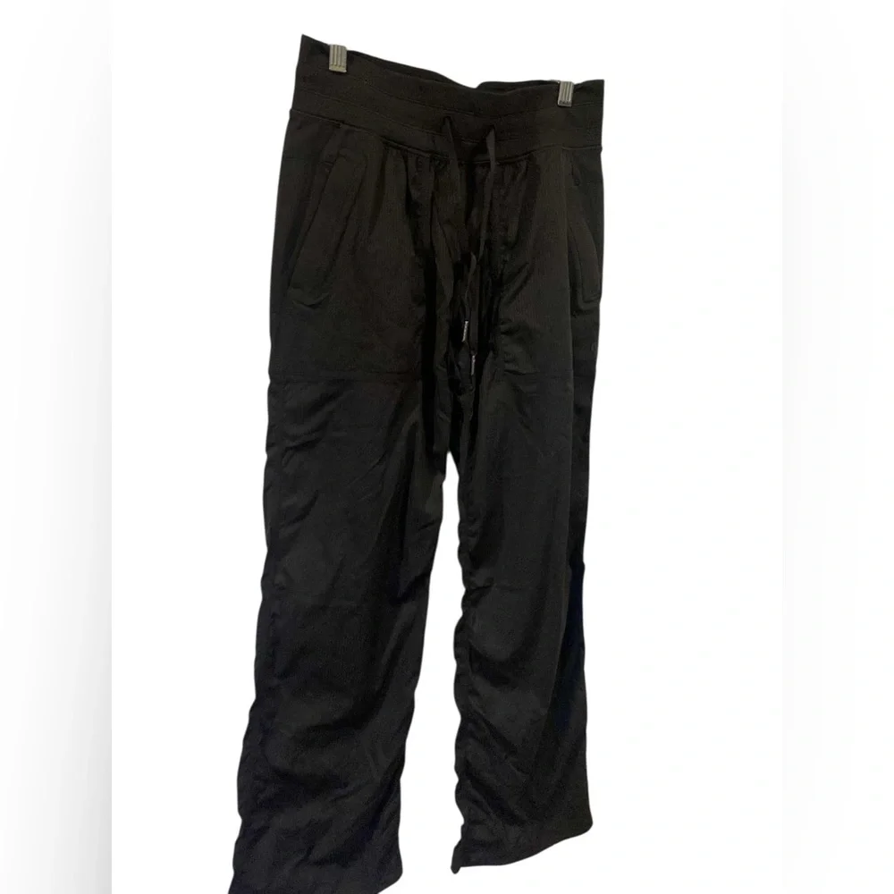 NWT Lululemon dance studio MR pants *short BLACK Size 6 - Picture 1 of 5